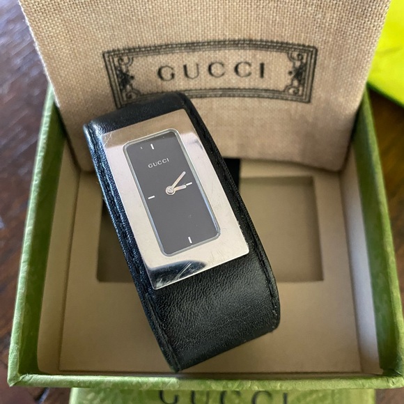 Gucci Black Leather Woman’s Watch! - Picture 1 of 9